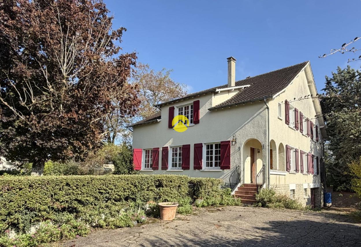 Maison 8 pièces 260 m² · à Baugy · 260 m² · 199 500 €