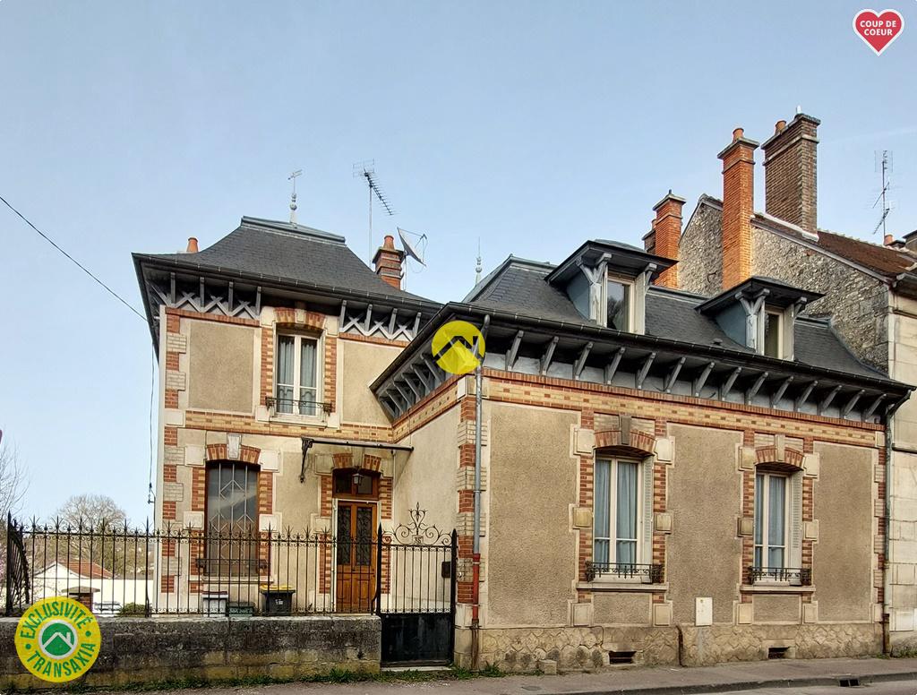 DEMEURE CENTRE VILLE AVEC TERRAIN