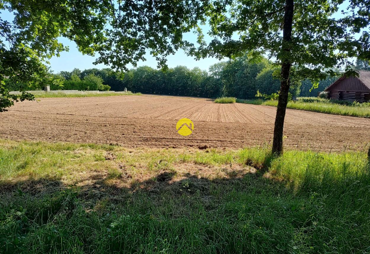 proche tous reseaux · à Dun le Palestel · 35 000 €