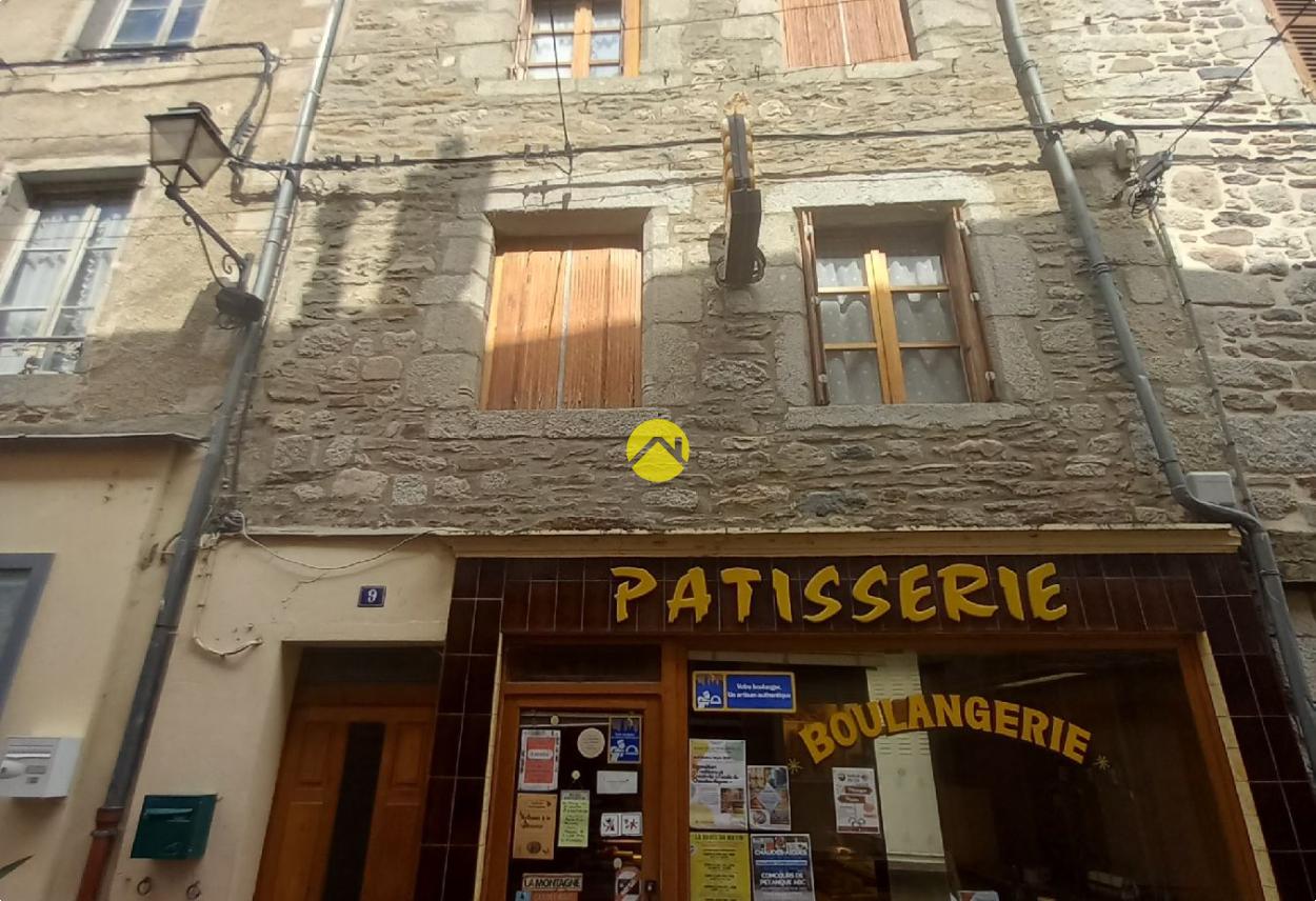 Appartement 6 pièces 147 m² · à Chaudes-Aigues · 147 m² · 57 500 €