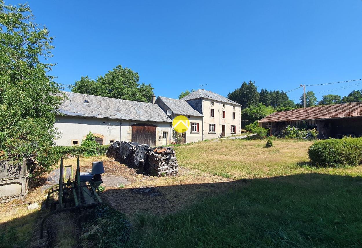 Maison 6 pièces 140 m² · à Charensat · 140 m² · 71 500 €