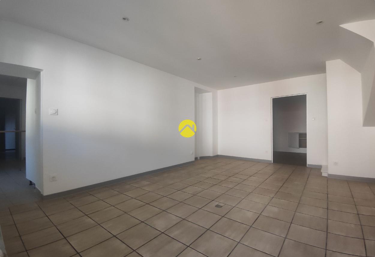 Appartement 6 pièces 94 m² à Jouet-sur-l'Aubois, photo 4