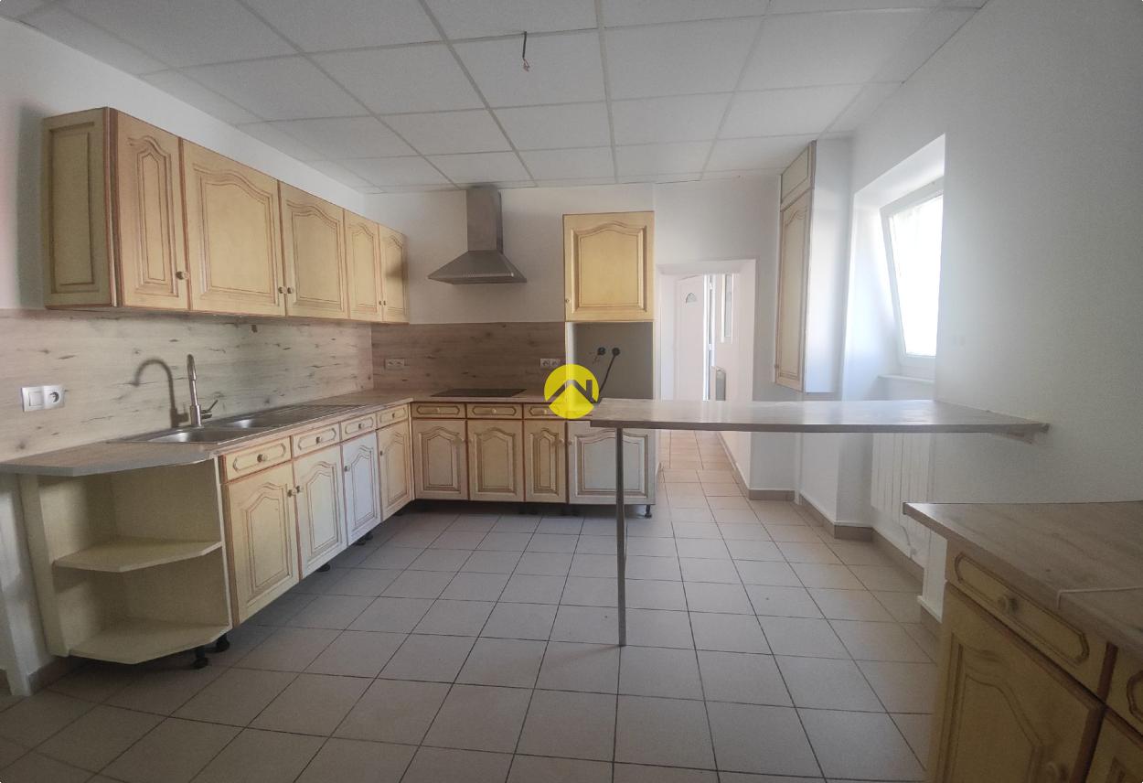 Appartement 6 pièces 94 m² à Jouet-sur-l'Aubois, photo 3