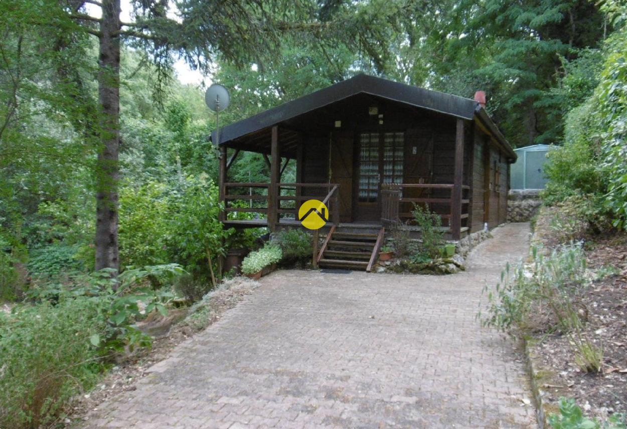 Chalet au calme · à Fontgombault · 59 500 €