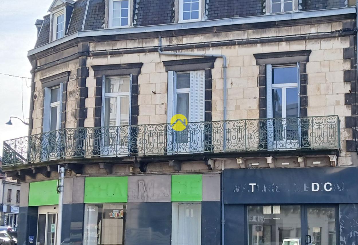 Maison 6 pièces 200 m² · à Commentry · 200 m² · 67 500 €