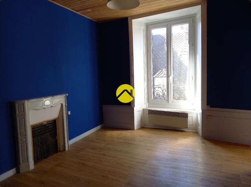 Appartement 10 pièces 151 m² à Pierrefort, photo 2