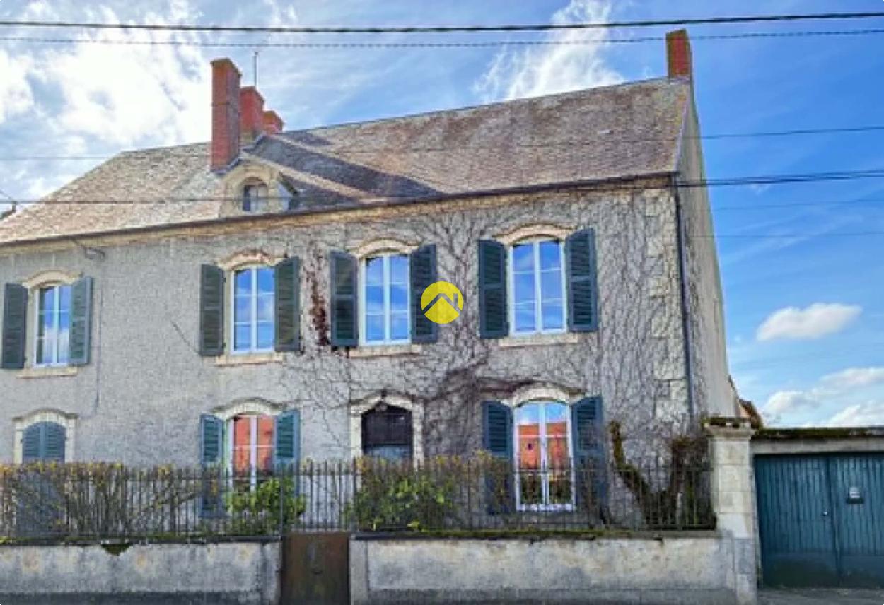 Maison 10 pièces 244 m² · à Blet · 244 m² · 150 120 €