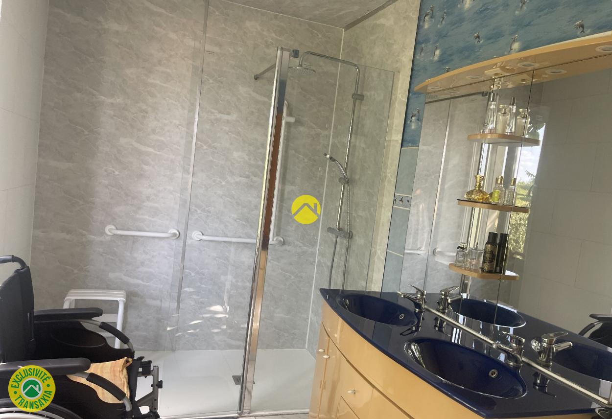 MAISON CLES EN MAIN