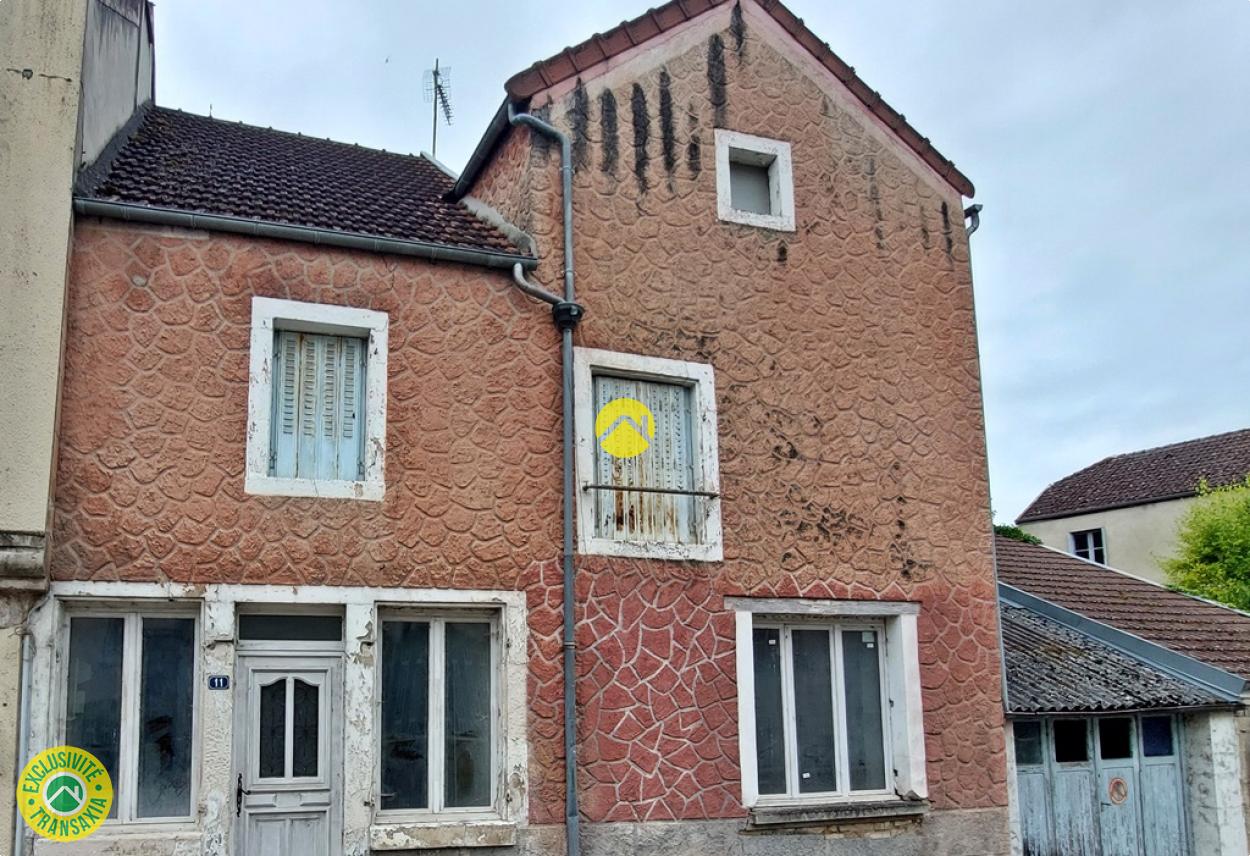 MAISON DE VILLAGE AVEC GARAGE