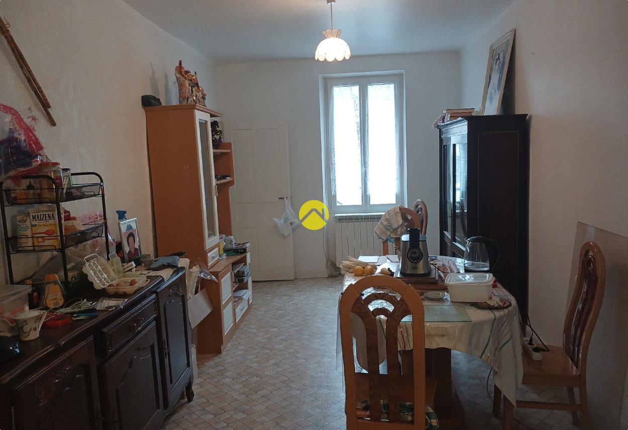 Maison 8 pièces 128 m² à Lurcy-Lévis, photo 6