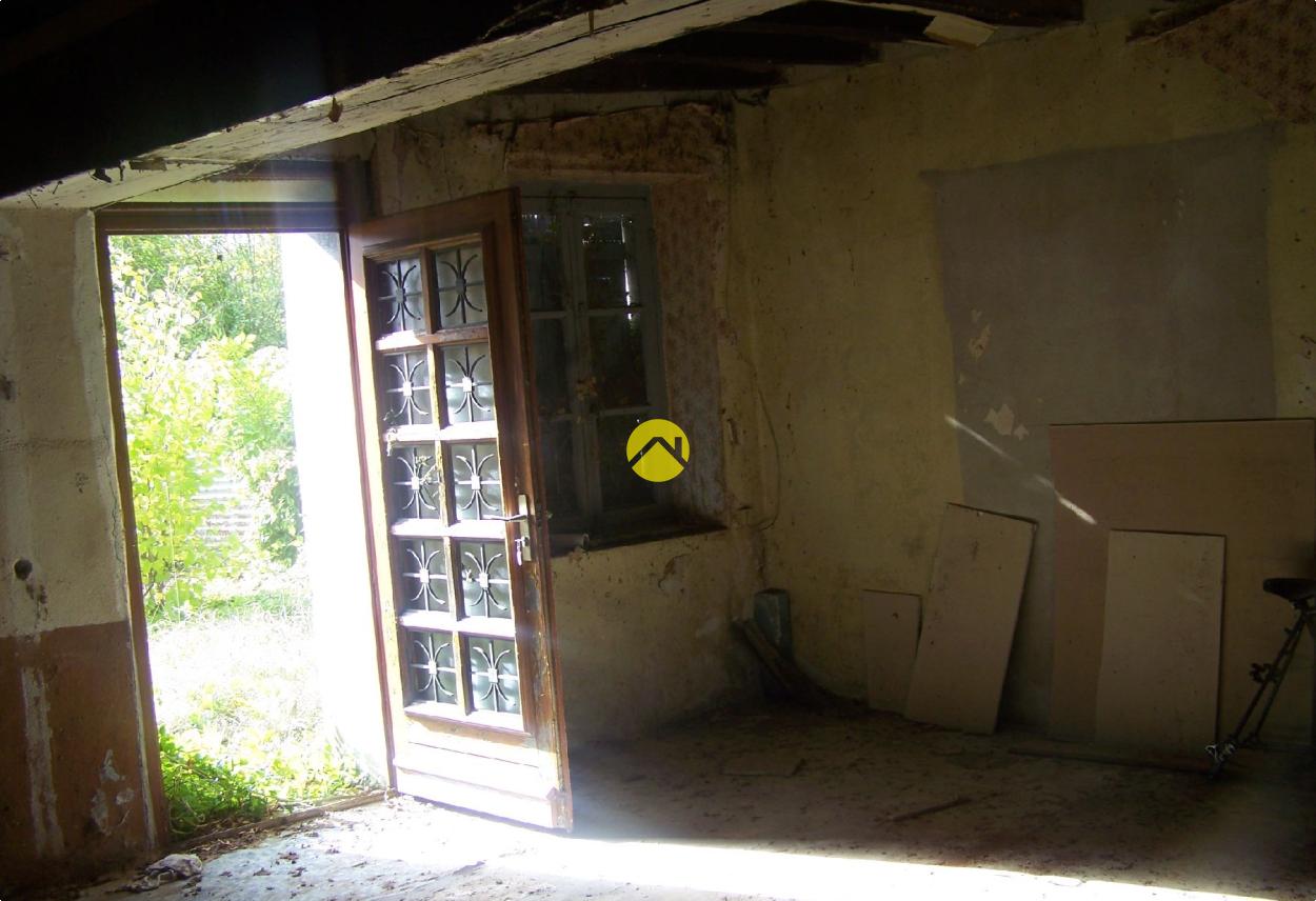 Maison 1 pièce 40 m² à Saint-Sulpice-les-Feuilles, photo 2