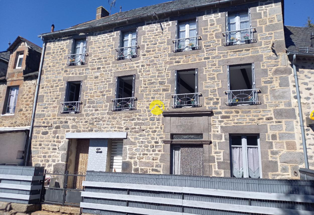 Maison 9 pièces 160 m² · à Murat · 160 m² · 130 000 €