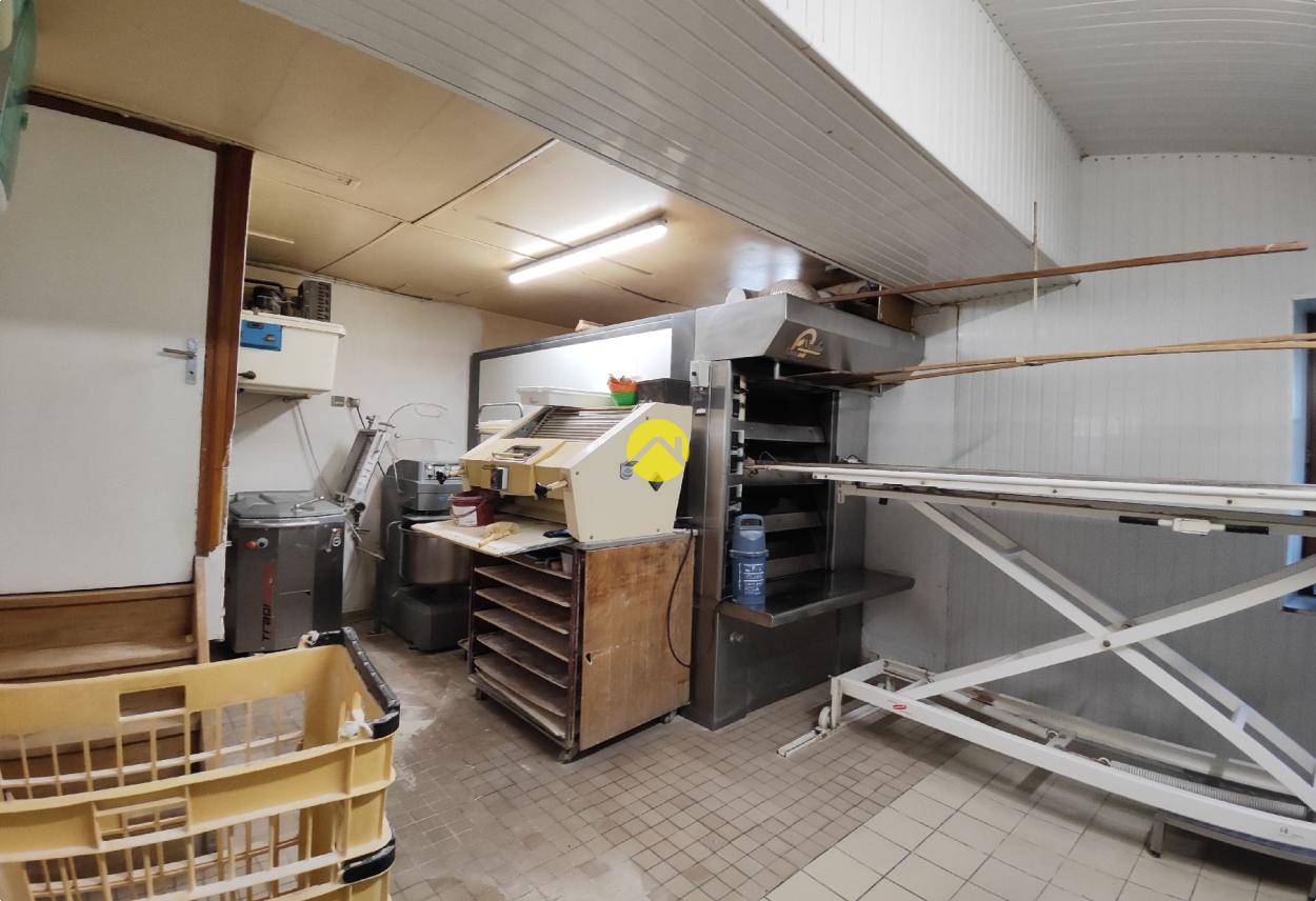 Immeuble 8 pièces 90 m² à Cours-les-Barres, photo 6