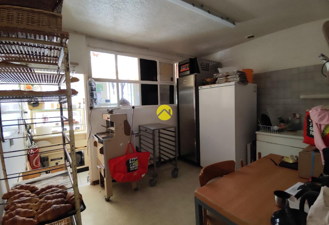 Immeuble 8 pièces 90 m² à Cours-les-Barres, photo 4