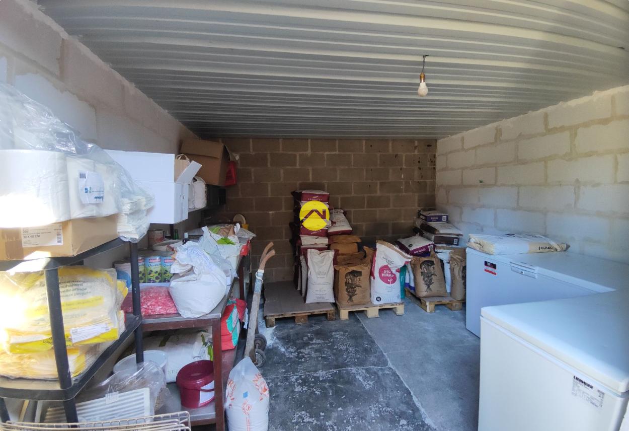 Immeuble 8 pièces 90 m² à Cours-les-Barres, photo 20