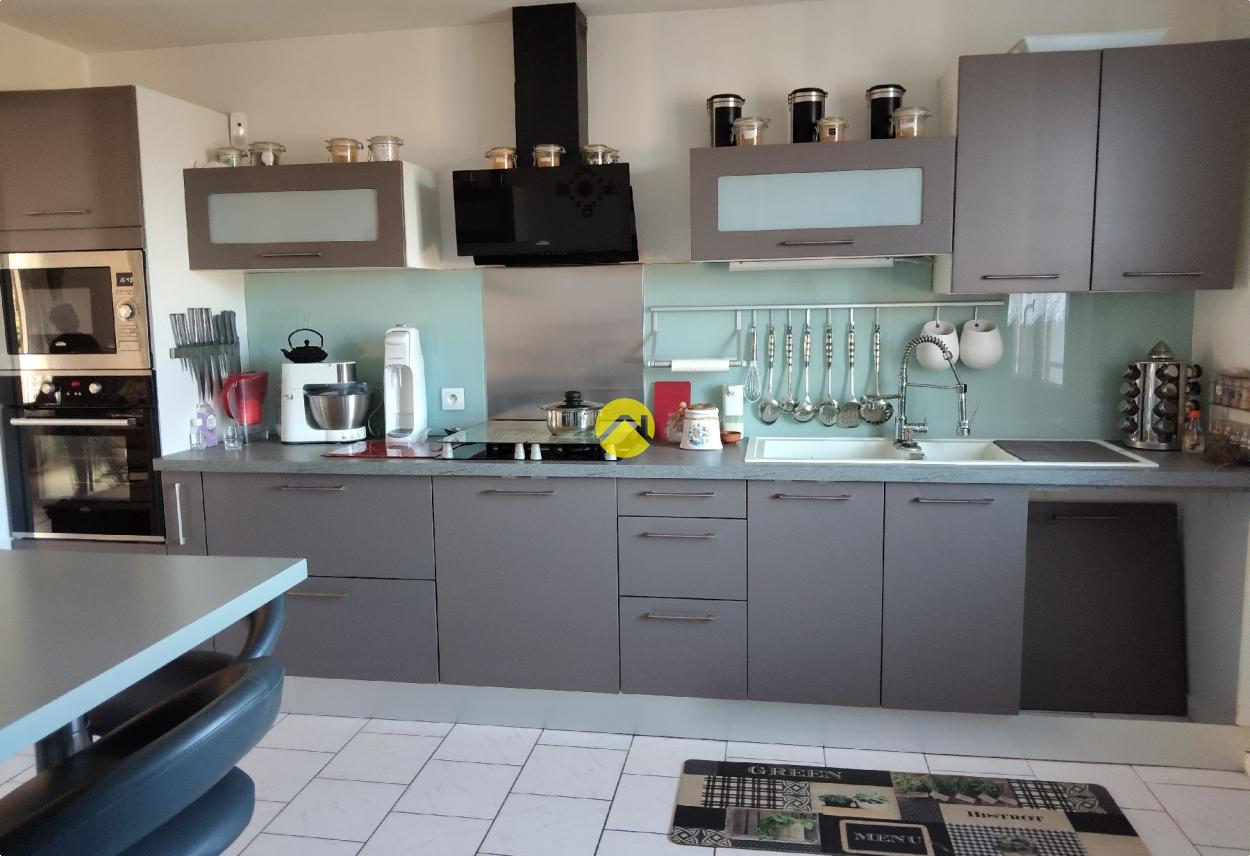 Maison 4 pièces 108 m² à Saint-Amand-Montrond, photo 2