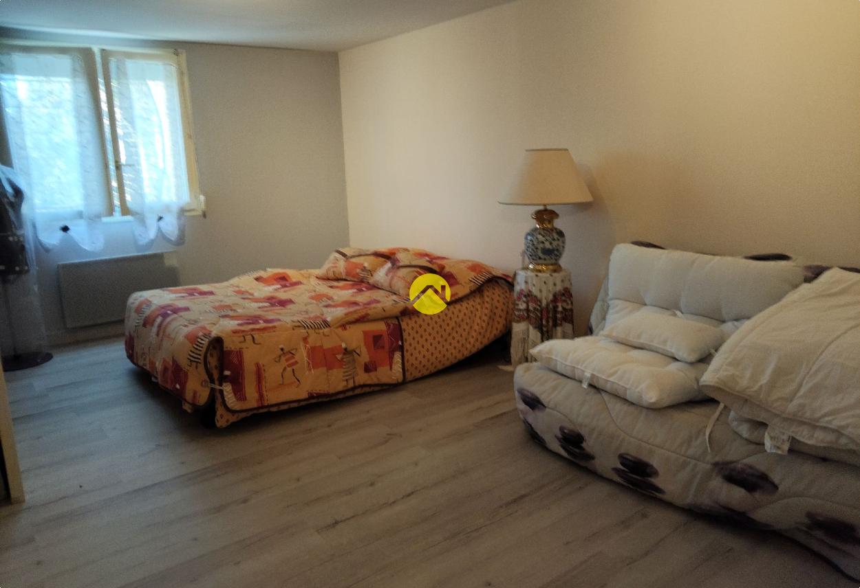 Maison 4 pièces 108 m² à Saint-Amand-Montrond, photo 9