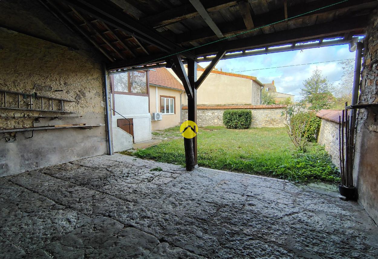 Maison 5 pièces 115 m² à Sancoins, photo 2