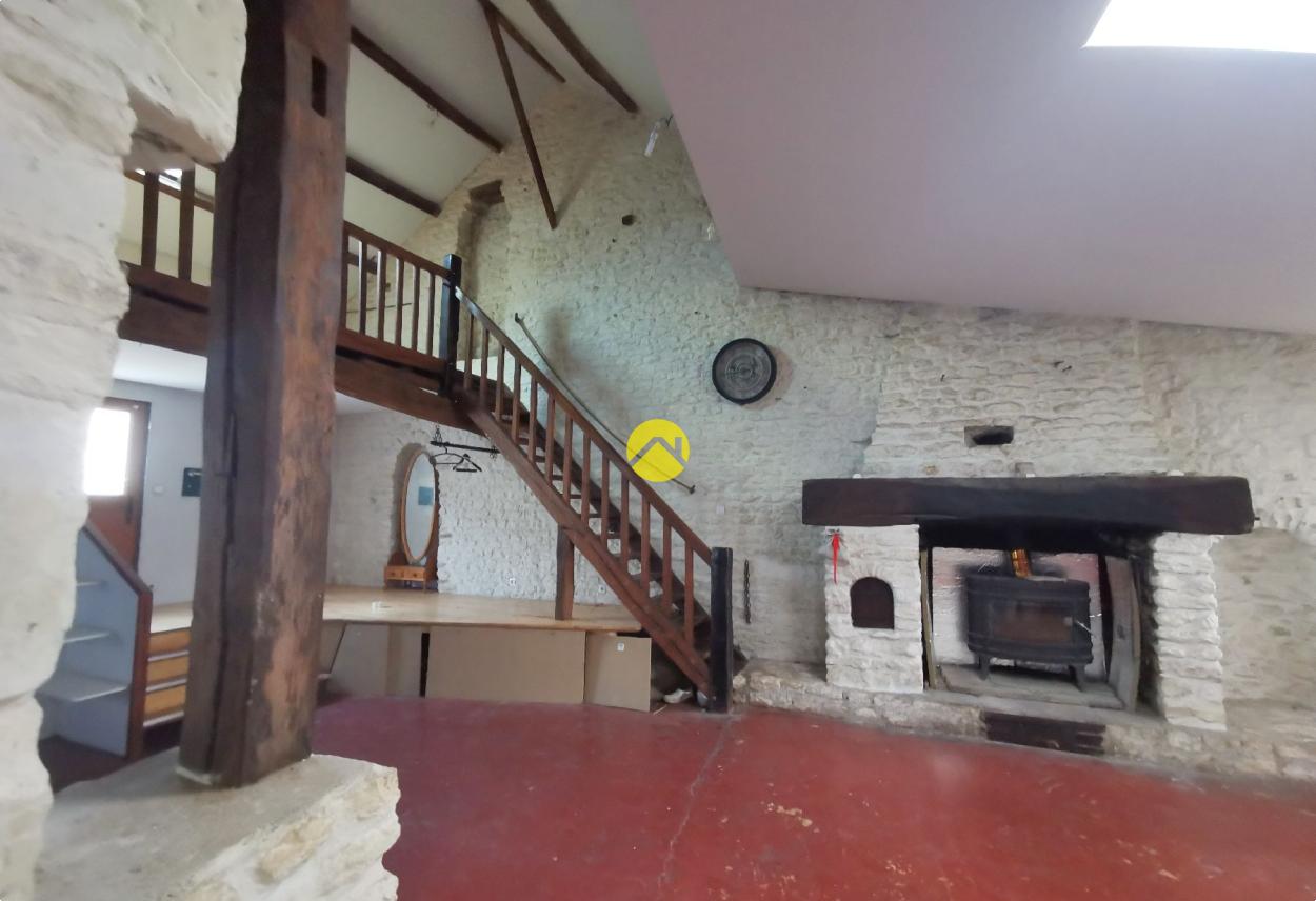 Maison 2 pièces 178 m² · à Pouant · 178 m² · 66 200 €